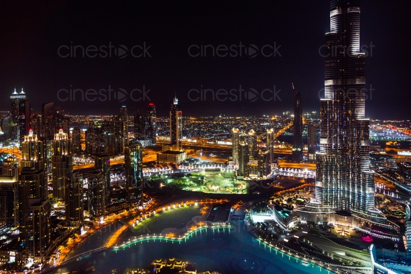 Dubai Skyline bei Nacht 20140313-0570