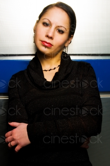 Frau in einer schwarzen Bluse 20081213_0205