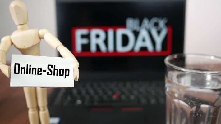 301_Black_Friday_Online-Shop