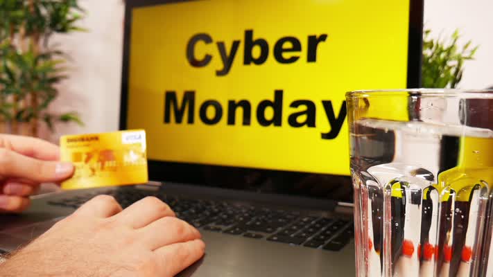 439_Laptop_Cyber_Monday