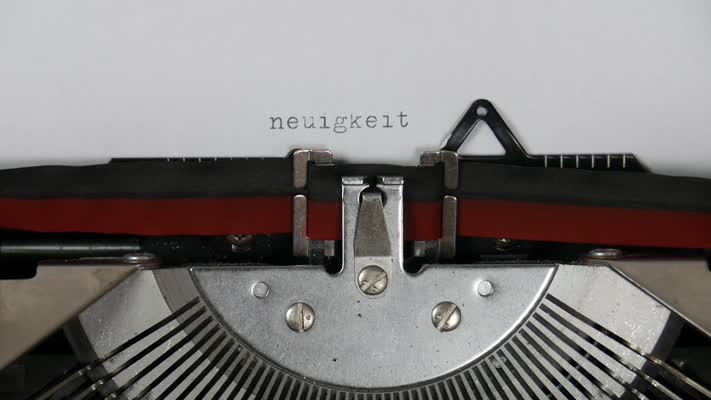 497_Neuigkeit_drehen_Schreibmaschine