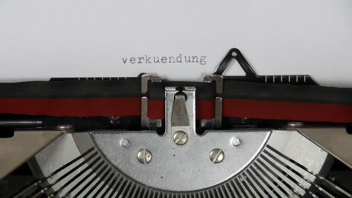 498_Verkuendung_drehen_Schreibmaschine