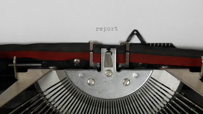 504_Report_drehen_Schreibmaschine