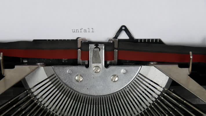 507_Unfall_drehen_Schreibmaschine