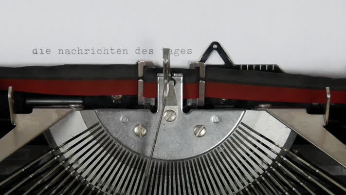 509_Die_Nachrichten_des_Tages_Schreibmaschine