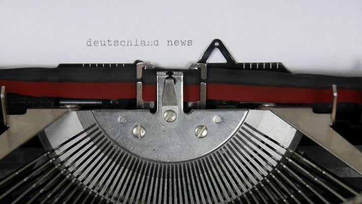 513_Deutschland_News_drehen_Schreibmaschine