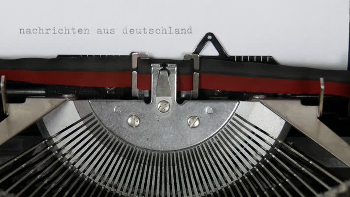 516_Nachrichten_aus_Deutschland_drehen_Schreibmaschine