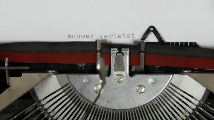 520_Schwer_verletzt_Schreibmaschine