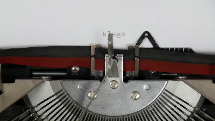 521_Klage_Schreibmaschine