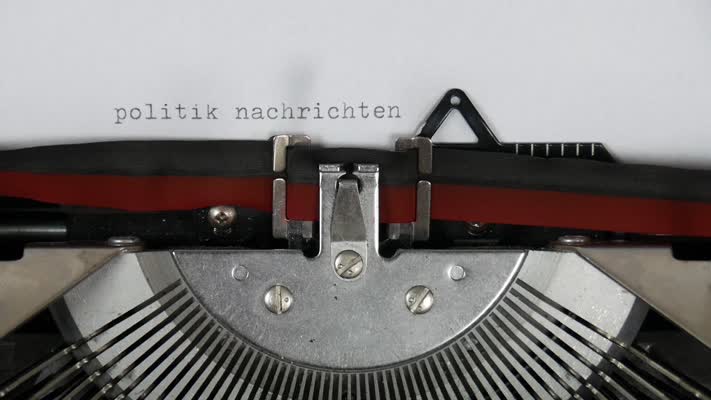 526_Politik_Nachrichten_Schreibmaschine