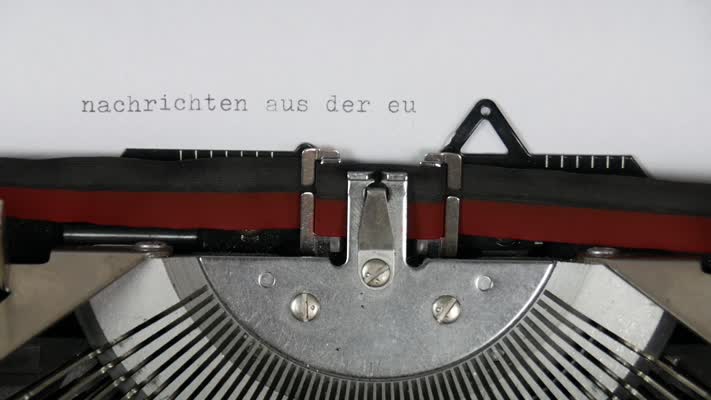528_Nachrichten_aus_der_EU_drehen_Schreibmaschine