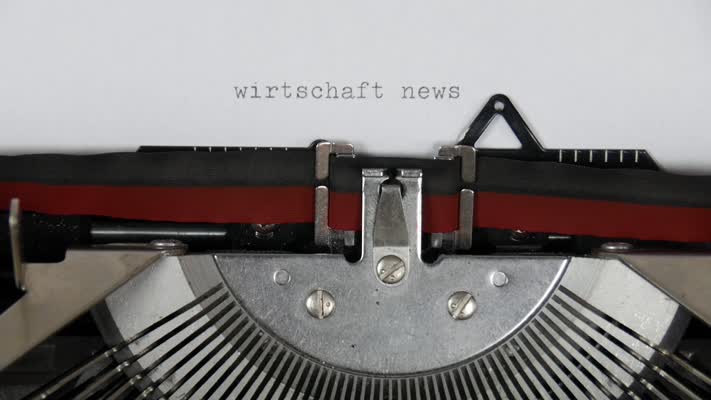 530_Wirtschaft_News_drehen_Schreibmaschine
