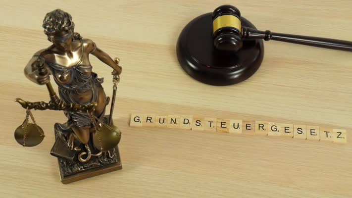 635_Justitia_Grundsteuergesetz_Hammer