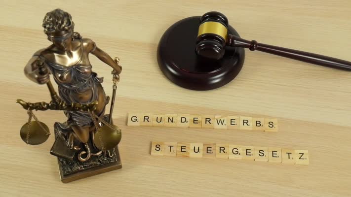 638_Justitia_Grunderwerbssteuergesetz_Hammer