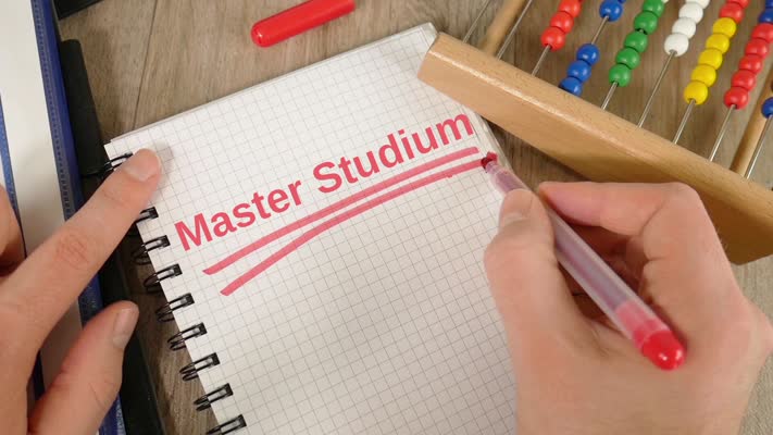 744_Schule_Master_Studium