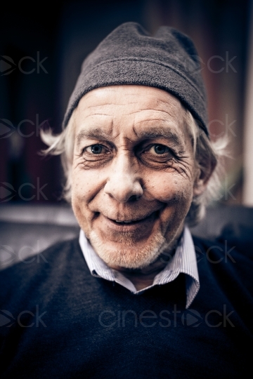 Alter Mann im Profil mit Mütze 20140120-0765