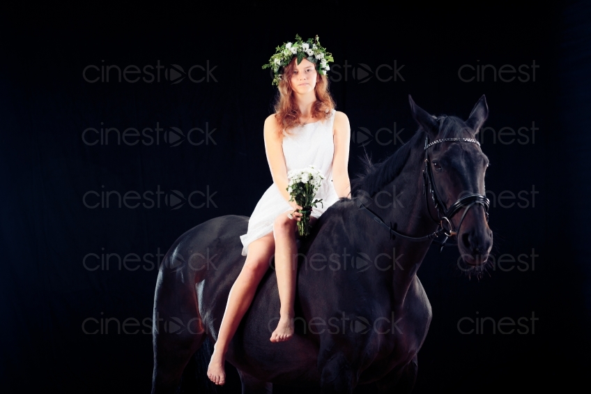 Blumenmädchen auf Pferd 20150913-0071