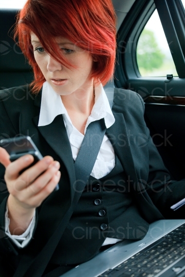 Businessfrau im Auto 10410767 