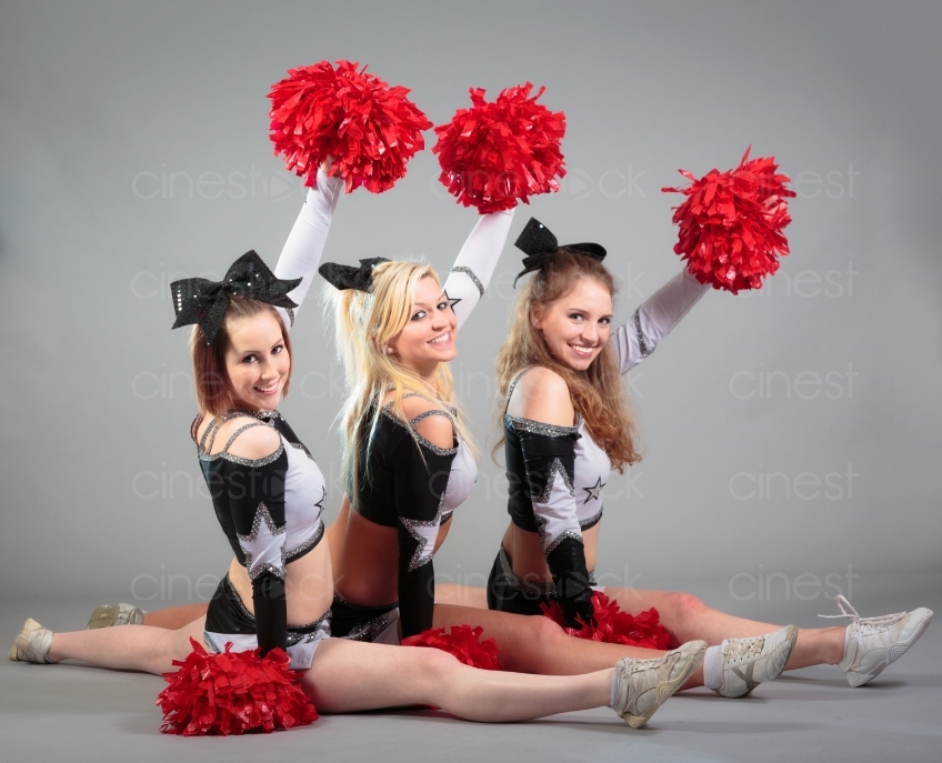 Cheerleader machen Spagat mit Puschel 20120506_0522 