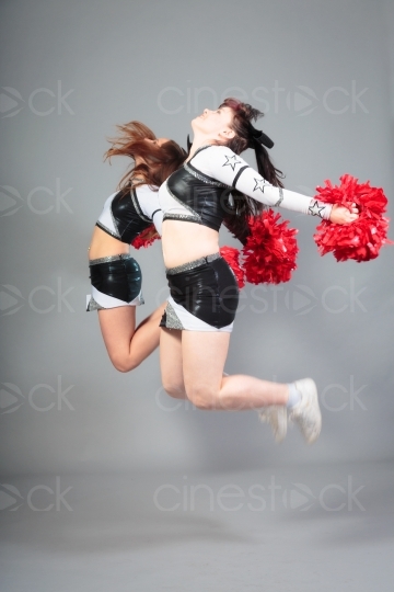 Cheerleader springen mit Puschel 20120506_0280 