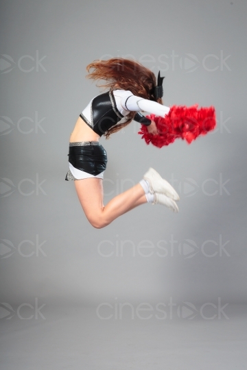 Cheerleader springt mit Puschel 20120506_0281 