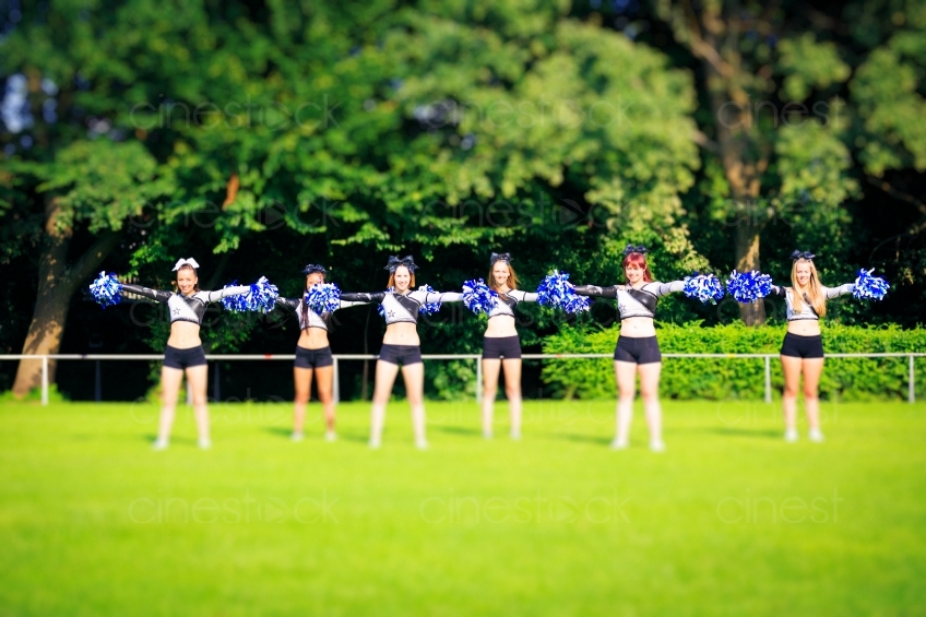 Cheerleaderin mit Pom Pom 20130811-cheer-0052