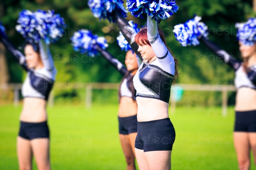 Cheerleaderin mit Pom Pom 20130811-cheer-0064