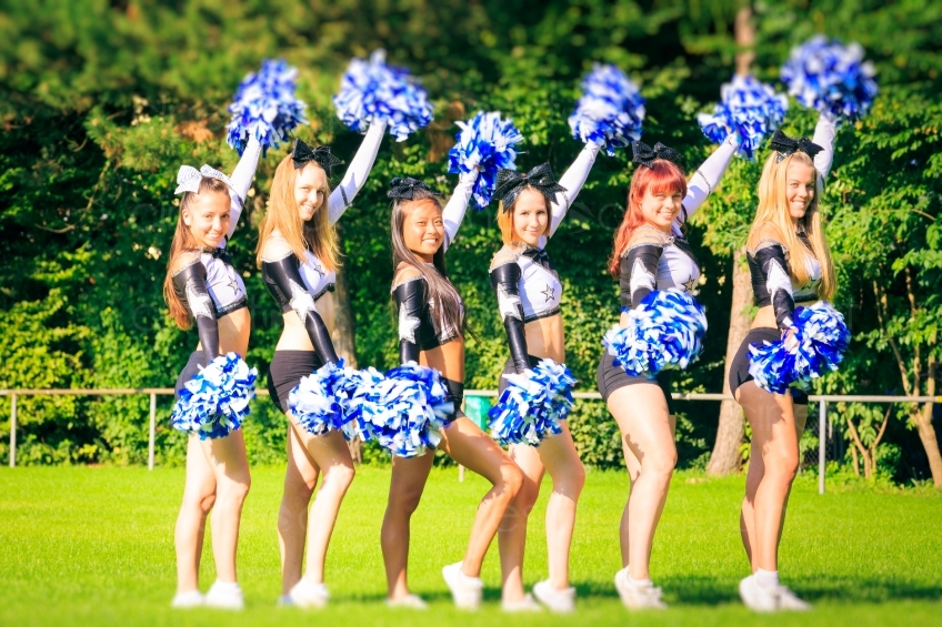 Cheerleaderinnen mit Pom Pom 20130811-cheer-0149
