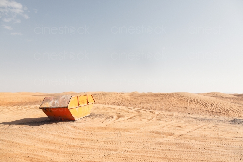 Container in Wüste 20140313-1376