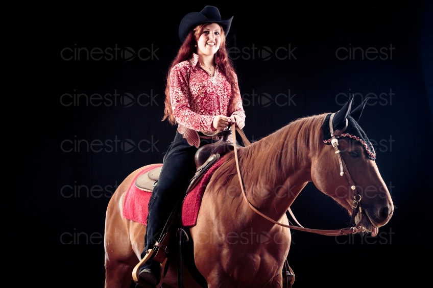 Cowgirl auf Pferd 20150913-0099 