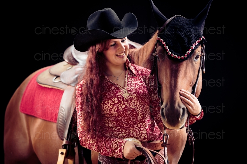 Cowgirl mit Pferd 20150913-0116