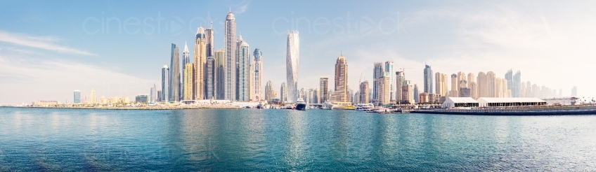 Dubai Skyline am Wasser 20140313-0199