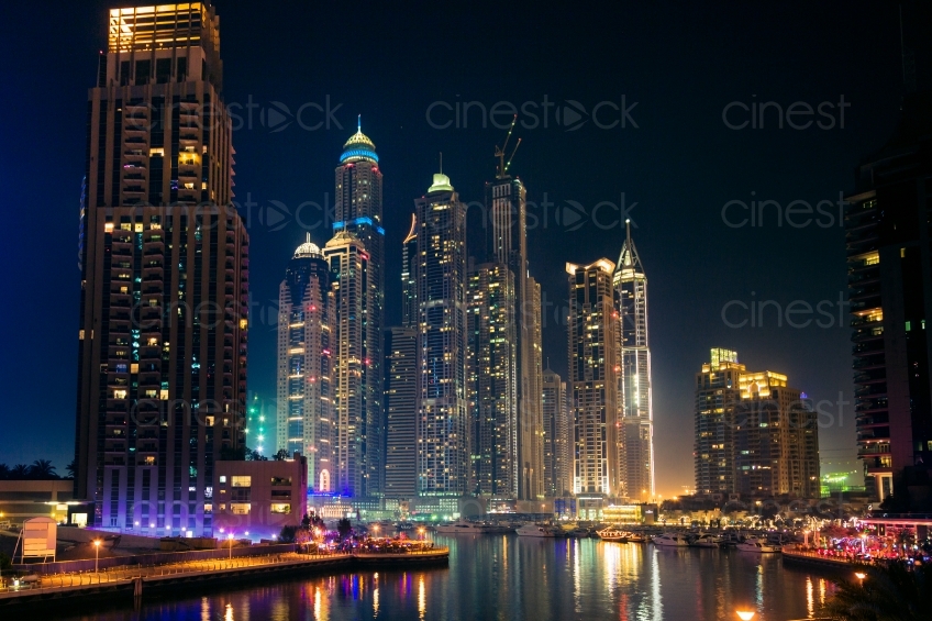 Dubai Skyline bei Nacht 20140313-0505