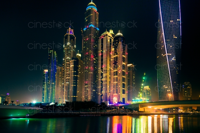 Dubai Skyline bei Nacht 20140313-0515