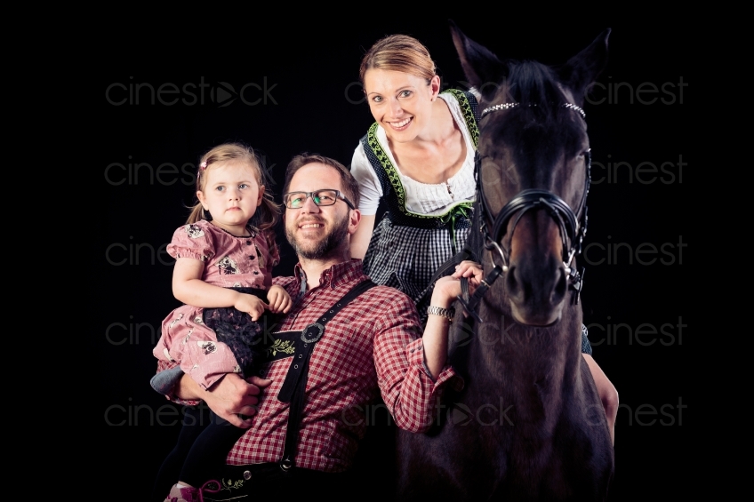 Familie mit Pferd 20150913-0672 