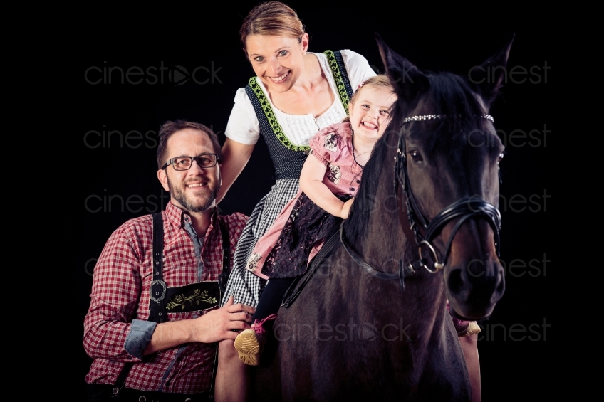 Familie mit Pferd 20150913-0678 