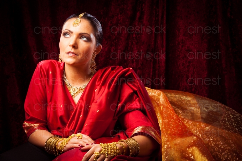 Frau in einem roten Sari 20120402_0407