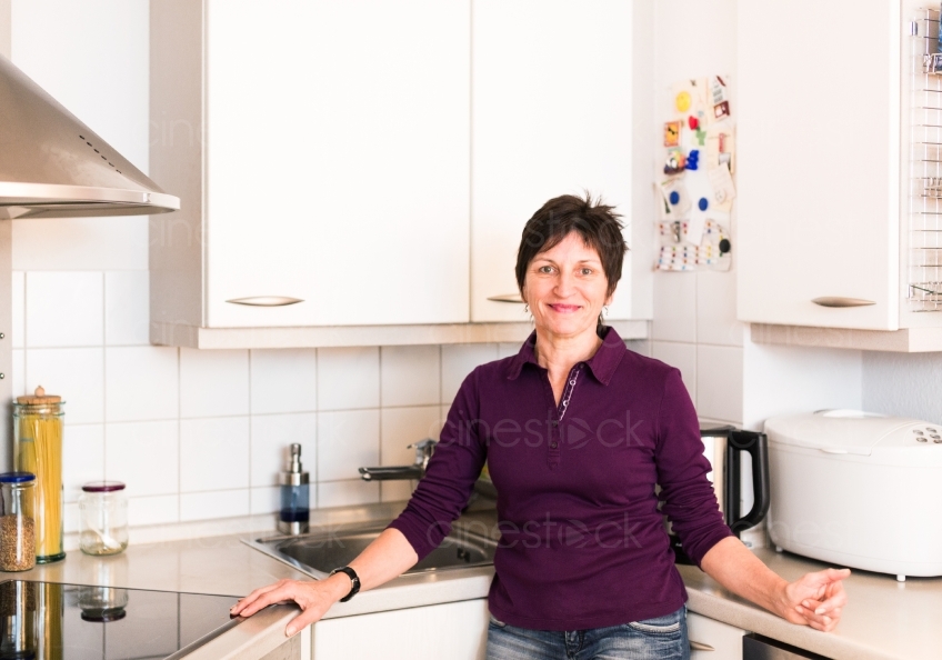 Frau in Küche 20140120-0462
