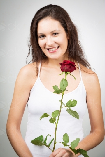 Frau mit roter Rose 20121130-108