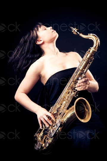 Frau mit Saxophon 20110429_0652 