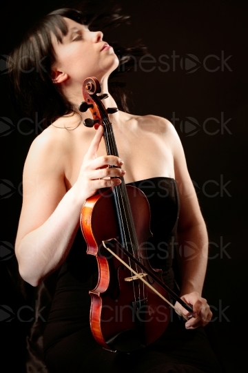 Frau mit Violine 20110429_0620 