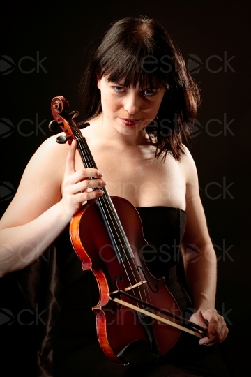 Frau mit Violine 20110429_0623 
