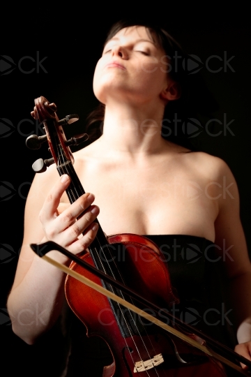 Frau mit Violine 20110429_0635 
