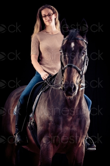 Frau Reitet Pferd 20150913-0421 