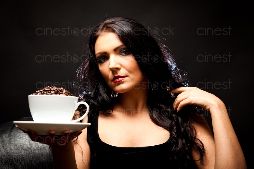 Frau trinkt Kaffee 20101018_0411