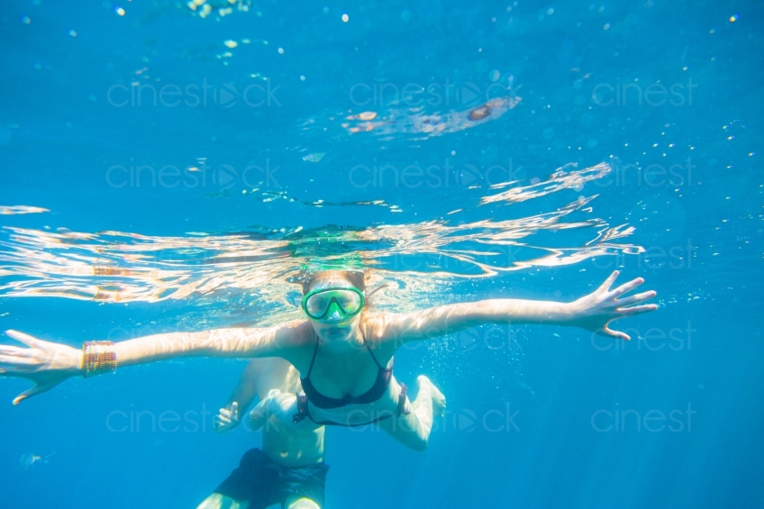 Frau unter Wasser 20130911-mallorca-1216