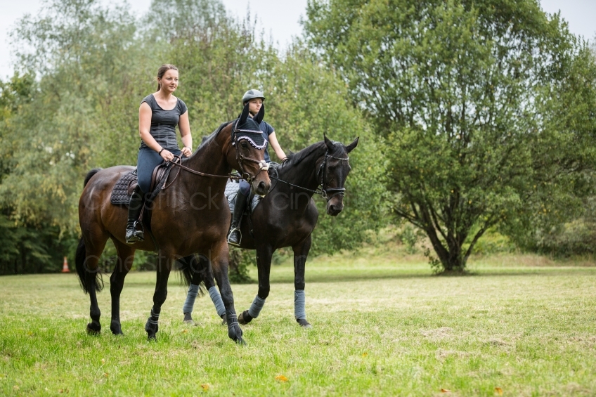 Frauen Reiten Pferde 20150913-1037