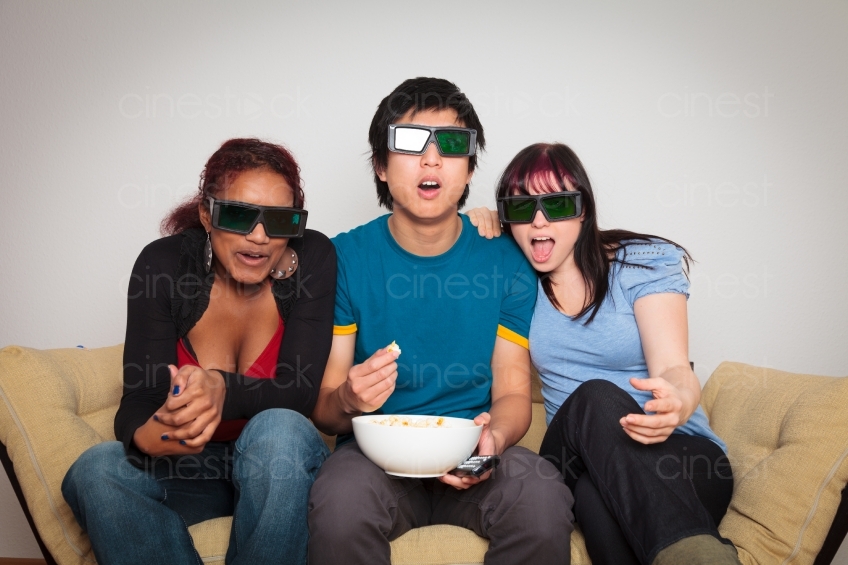 Freunde schauen einen 3D FIlm an 20120329_0918 