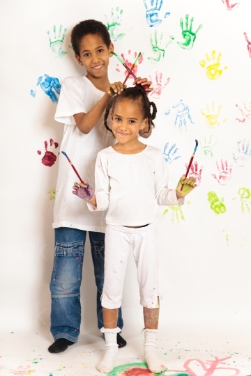 Kinder malen mit Fingerfarben 20091213_0229