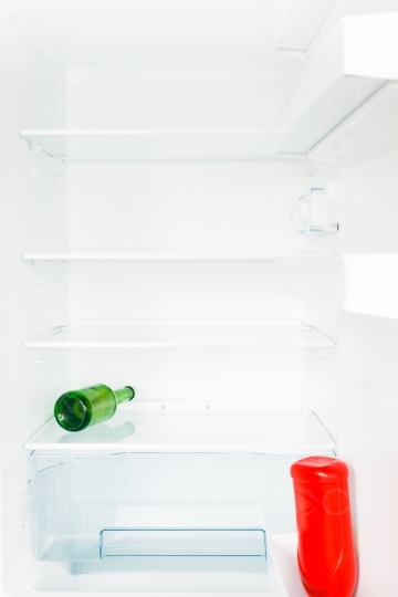 Kühlschrank mit wenig Inhalt 20130110